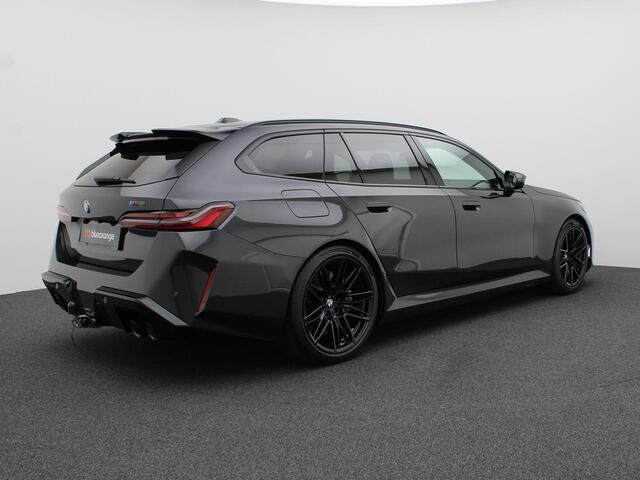 BMW M5 5-serie Touring Keramische remschijven, Panoramadak, Head-Up Display, Adaptieve Cruise Controle, Keyless, Side Assist, M-Drivers Pack, Bower&Wilkins Audio, Comfort Pack, Trekhaak, 21" LM Velgen