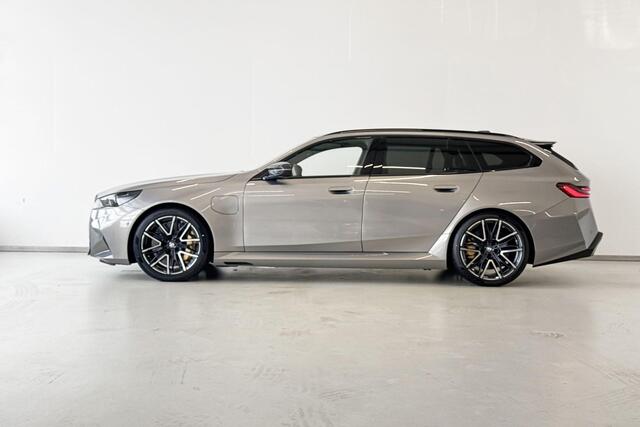 BMW M5 Touring M Drive Professional