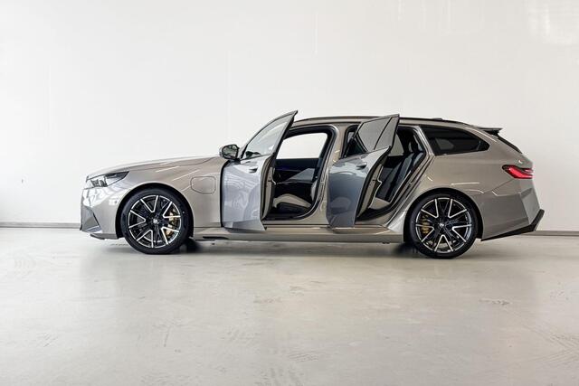 BMW M5 Touring M Drive Professional