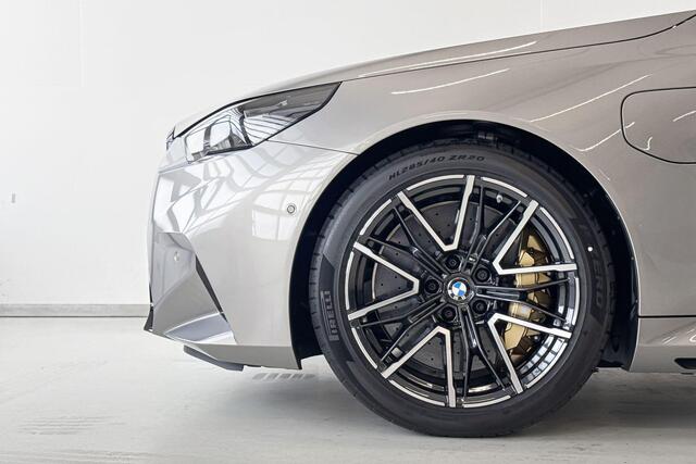 BMW M5 Touring M Drive Professional