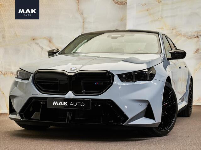BMW M5 Limousine V8 M Hybrid, carbon extr., B&W, 21'', tr.haak, stl.ventilatie, memory, keyless, leder, privacy