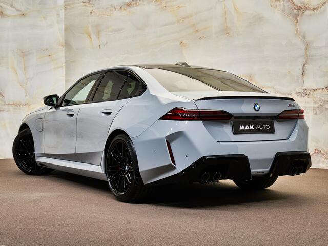 BMW M5 Limousine V8 M Hybrid, carbon extr., B&W, 21'', tr.haak, stl.ventilatie, memory, keyless, leder, privacy