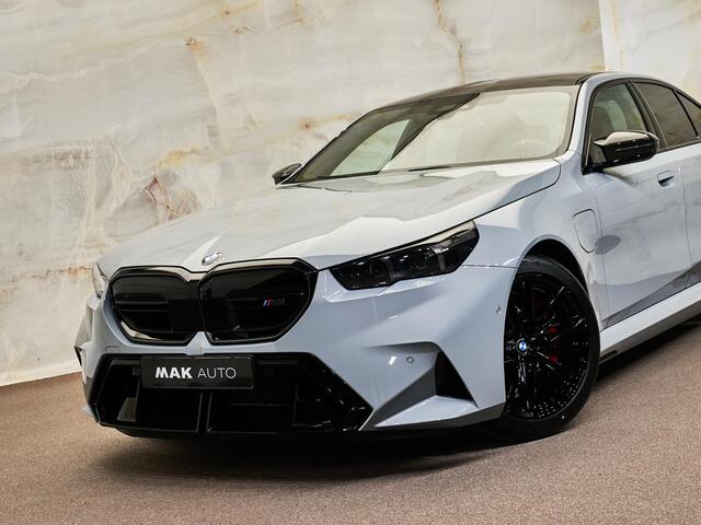BMW M5 Limousine V8 M Hybrid, carbon extr., B&W, 21'', tr.haak, stl.ventilatie, memory, keyless, leder, privacy
