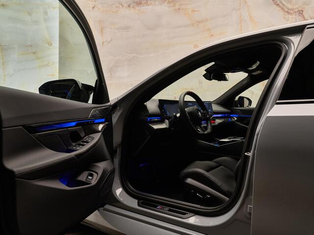 BMW M5 Limousine V8 M Hybrid, carbon extr., B&W, 21'', tr.haak, stl.ventilatie, memory, keyless, leder, privacy