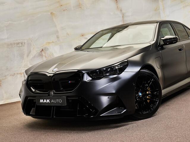 BMW M5 Limousine V8 M Hybrid, Akrapovic, Frozen, Ultimate Package, carbon extr., B&W, ceramic, 21'', stl.ventilatie, tr.haak, leder, privacy