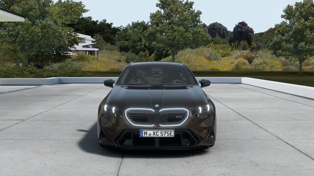 BMW M5 Touring Automaat / M Drive Professional / Trekhaak / Panoramadak / Carbon-keramische remmen / Parking Assistant Professional / Comfort Access / Bowers & Wilkins