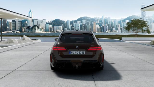 BMW M5 Touring Automaat / M Drive Professional / Trekhaak / Panoramadak / Carbon-keramische remmen / Parking Assistant Professional / Comfort Access / Bowers & Wilkins
