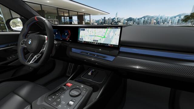 BMW M5 Touring Automaat / M Drive Professional / Trekhaak / Panoramadak / Carbon-keramische remmen / Parking Assistant Professional / Comfort Access / Bowers & Wilkins