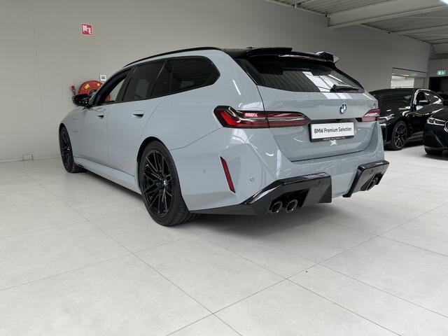 BMW M5 Touring M5 | 2026 | M Driver's Pack | Trekhaak | Alcantara Hemel | Panorama | Driving Assistant Professional |