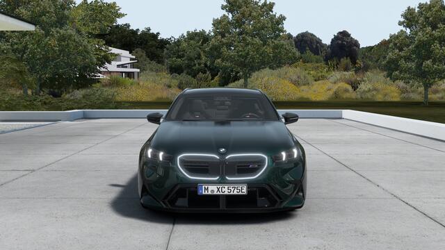 BMW M5 Touring Automaat / M Drive Professional / Panoramadak / Trekhaak / Bowers & Wilkins / M Multifunctionele Stoelen / Parking Assistant Professional
