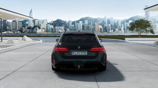 BMW M5 Touring Automaat / M Drive Professional / Panoramadak / Trekhaak / Bowers & Wilkins / M Multifunctionele Stoelen / Parking Assistant Professional
