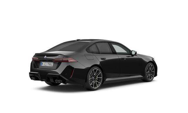 BMW M5 | 20/21'' | Keram. rem. | Carbon dak | M Driv. Pack | Alcan. hemel | Driv. + Park. Prof. | Stoelvent. | B&W | Stoelverw. voor/achter | Stoelvent. | B&W