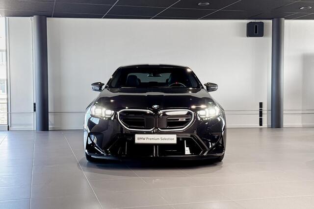 BMW M5 Sedan | Bowers & Wilkins | Carbon Pack | Iconic Glow | Comfort Access | Trekhaak |