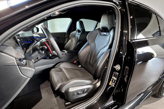 BMW M5 Sedan | Bowers & Wilkins | Carbon Pack | Iconic Glow | Comfort Access | Trekhaak |