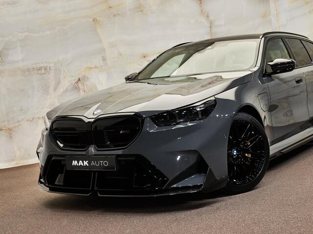 BMW M5 Touring V8 M Hybrid, IPE Exhaust, M Performance, Sonderlackierung, Ultimate Package, ceramic, pano, B&W, 21", stl.ventilatie, memory, carbon, leder, privacy