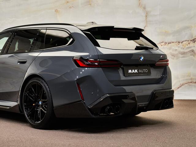 BMW M5 Touring V8 M Hybrid, IPE Exhaust, M Performance, Sonderlackierung, Ultimate Package, ceramic, pano, B&W, 21", stl.ventilatie, memory, carbon, leder, privacy