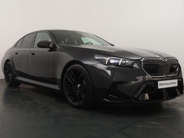 BMW M5 Sedan | M Driver's Pack | SoH 100% | Driving Assistant Professional | Parking Assistant Prof | Bowers & Wilkins | Stoelventilatie | Carbon Pack | Stuurwielrand verwarmd |