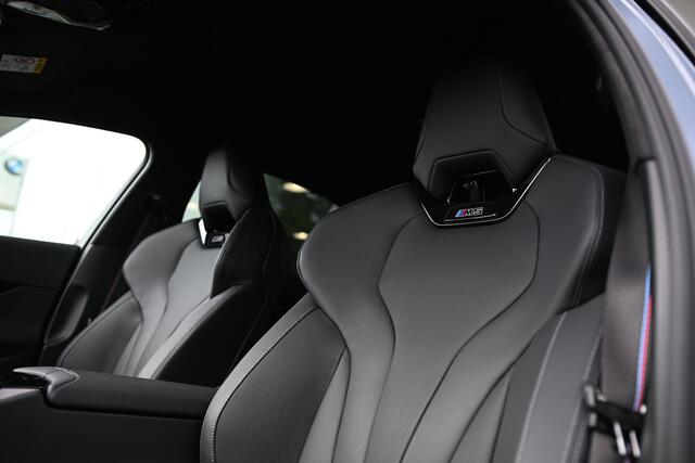 BMW M5 Automaat / M Drive Professional / Trekhaak / Bowers & Wilkins / M Multifunctionele Stoelen / Parking Assistant Professional / M Carbon-keramische remmen