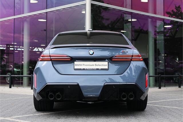 BMW M5 Automaat / M Drive Professional / Trekhaak / Bowers & Wilkins / M Multifunctionele Stoelen / Parking Assistant Professional / M Carbon-keramische remmen