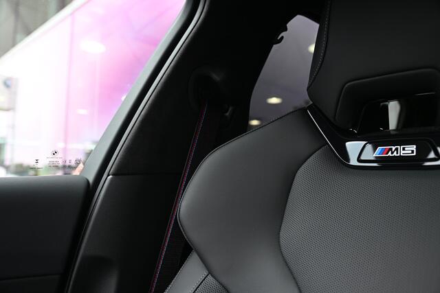 BMW M5 5 Serie Automaat / M Drive Professional / Trekhaak / Bowers & Wilkins / M Multifunctionele Stoelen / Parking Assistant Professional / M Carbon-keramische remmen
