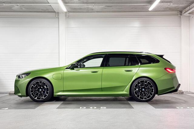 BMW M5 Touring Individual Frozen Tampa Bay Green | M Drive Professional | Comfort Pack | Bowers & Wilkins | Head-up Dislplay