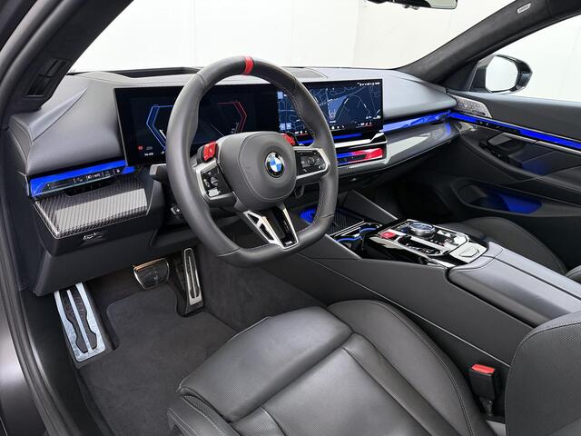 BMW M5 5-serie Touring NL Auto | BTW | Akrapovic | BMW onderhoudscontract | Pano | Trekhaak | M Drivers Package