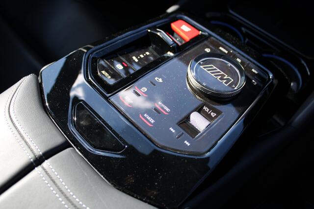 BMW M5 Touring Automaat / Panoramadak / M Drive Professional / M Carbon-keramische remmen / Comfort Access / Comfort Access / Bowers & Wilkins / Parking Assistant Professional