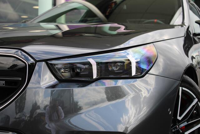 BMW M5 Automaat / Trekhaak / M Drive Professional / Comfort Access / Adaptieve LED / Bowers & Wilkins / Stoelventilatie / Parking Assistant Professional
