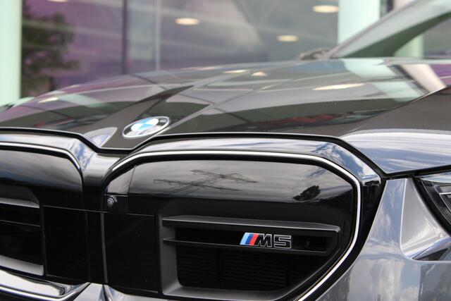BMW M5 Automaat / Trekhaak / M Drive Professional / Comfort Access / Adaptieve LED / Bowers & Wilkins / Stoelventilatie / Parking Assistant Professional