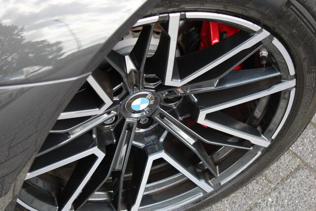 BMW M5 Automaat / Trekhaak / M Drive Professional / Comfort Access / Adaptieve LED / Bowers & Wilkins / Stoelventilatie / Parking Assistant Professional