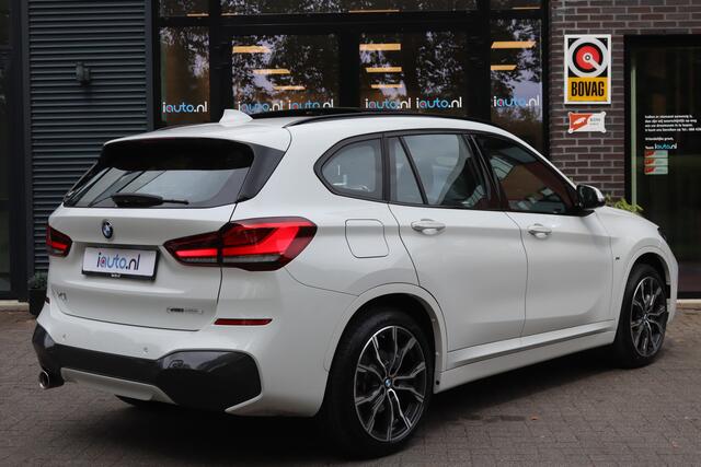 BMW X1 xDrive25e 220pk M-Sport Shadow-Line Pano/Keyless/Navi/Leder Dakota/LED/DAB/19"