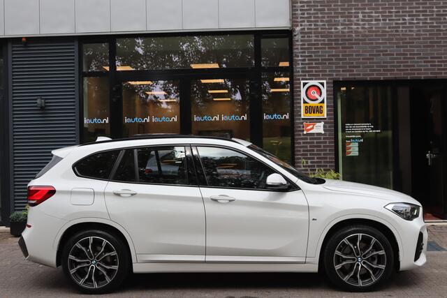 BMW X1 xDrive25e 220pk M-Sport Shadow-Line Pano/Keyless/Navi/Leder Dakota/LED/DAB/19"