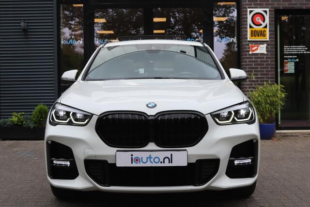 BMW X1 xDrive25e 220pk M-Sport Shadow-Line Pano/Keyless/Navi/Leder Dakota/LED/DAB/19"