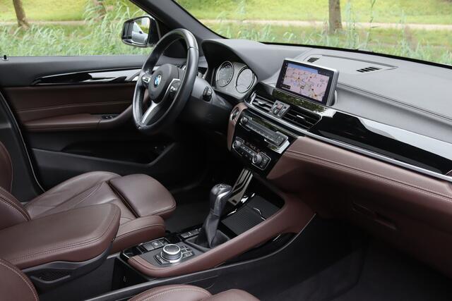 BMW X1 xDrive25e 220pk M-Sport Shadow-Line Pano/Keyless/Navi/Leder Dakota/LED/DAB/19"