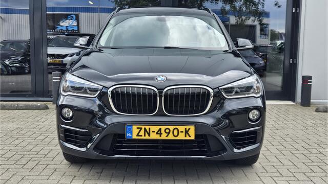BMW X1 sDrive18i High Executive + PANO DAK + LED + SPORTSTOELEN + KEYLESS