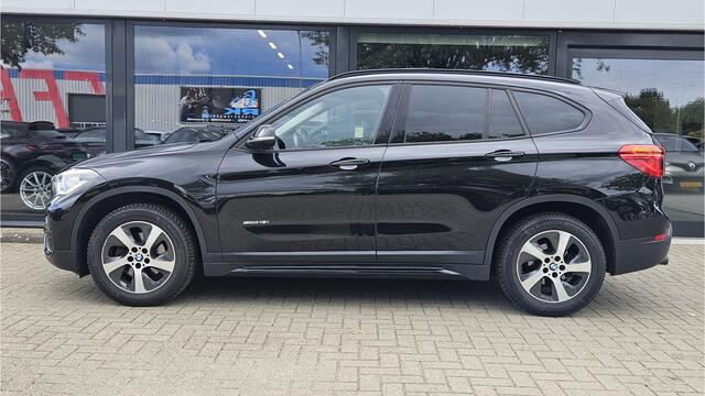 BMW X1 sDrive18i High Executive + PANO DAK + LED + SPORTSTOELEN + KEYLESS