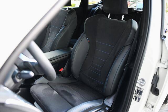 BMW X1 sDrive20i High Executive M Sport Automaat / Trekhaak / Sportstoelen / Stoelverwarming / Adaptieve LED / Parking Assistant Plus / Head-Up / Live Cockpit Professional