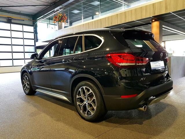 BMW X1 xDrive25e High Executive X-Line HUD | Navigatie | Camera | Half-Leder | LED | 18" LMV