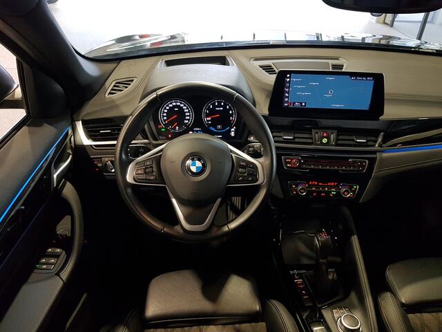 BMW X1 xDrive25e High Executive X-Line HUD | Navigatie | Camera | Half-Leder | LED | 18" LMV