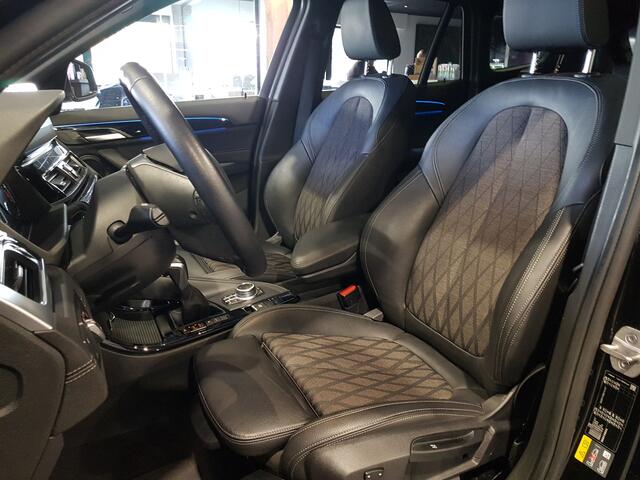 BMW X1 xDrive25e High Executive X-Line HUD | Navigatie | Camera | Half-Leder | LED | 18" LMV