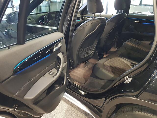 BMW X1 xDrive25e High Executive X-Line HUD | Navigatie | Camera | Half-Leder | LED | 18" LMV