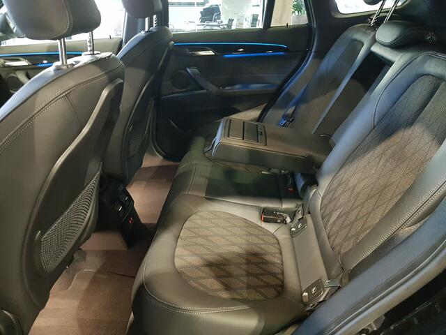 BMW X1 xDrive25e High Executive X-Line HUD | Navigatie | Camera | Half-Leder | LED | 18" LMV