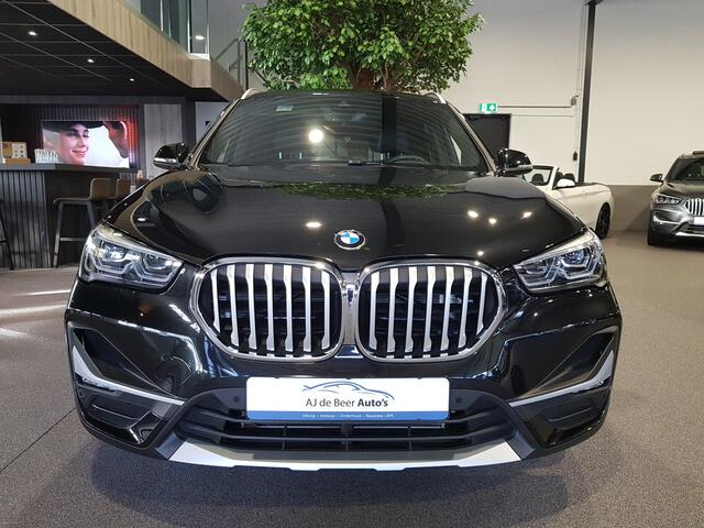 BMW X1 xDrive25e High Executive X-Line HUD | Navigatie | Camera | Half-Leder | LED | 18" LMV