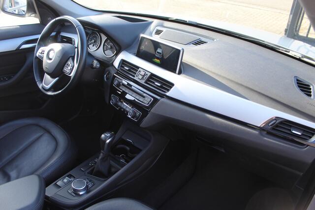 BMW X1 sDrive18i Centennial High Executive Automaat Panoramadak/Navigatie/Stoelverwarming/Harman Kardon/Lederen bekleding/Cruise control/Parkeersensoren