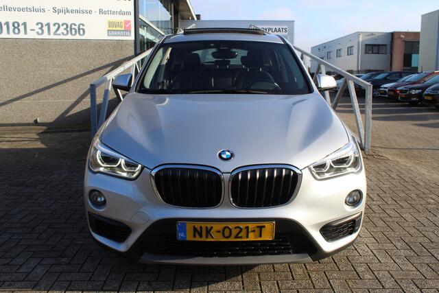 BMW X1 sDrive18i Centennial High Executive Automaat Panoramadak/Navigatie/Stoelverwarming/Harman Kardon/Lederen bekleding/Cruise control/Parkeersensoren