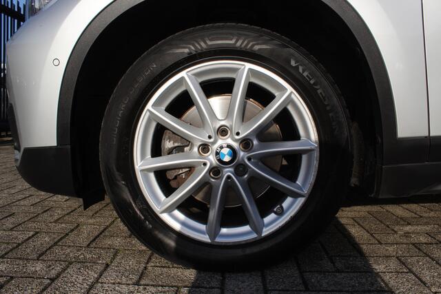 BMW X1 sDrive18i Centennial High Executive Automaat Panoramadak/Navigatie/Stoelverwarming/Harman Kardon/Lederen bekleding/Cruise control/Parkeersensoren