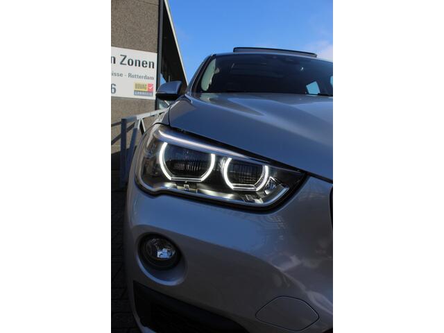 BMW X1 sDrive18i Centennial High Executive Automaat Panoramadak/Navigatie/Stoelverwarming/Harman Kardon/Lederen bekleding/Cruise control/Parkeersensoren