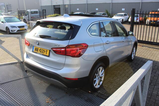 BMW X1 sDrive18i Centennial High Executive Automaat Panoramadak/Navigatie/Stoelverwarming/Harman Kardon/Lederen bekleding/Cruise control/Parkeersensoren