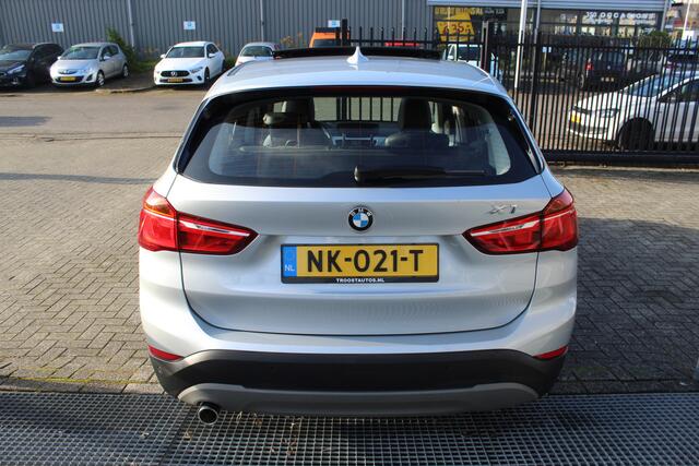 BMW X1 sDrive18i Centennial High Executive Automaat Panoramadak/Navigatie/Stoelverwarming/Harman Kardon/Lederen bekleding/Cruise control/Parkeersensoren