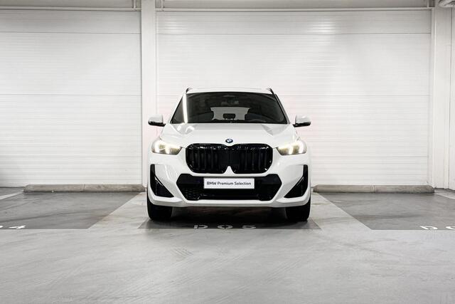 BMW X1 sDrive20i | M-Sport Pro | Travel Pack | Premium Pack | Panoramadak | Comfort Access